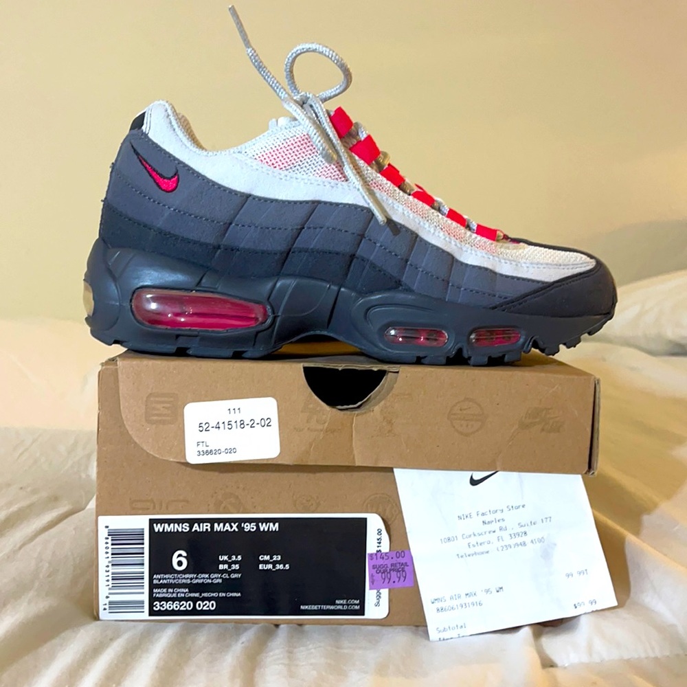 Woman’s AIR MAX ‘95  Anthracite Pink SIZE 6 VNDS